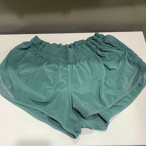Hotty Hot Lululemon 2.5” inch shorts